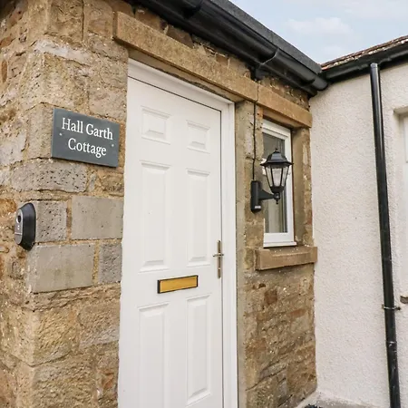 Hall Garth *